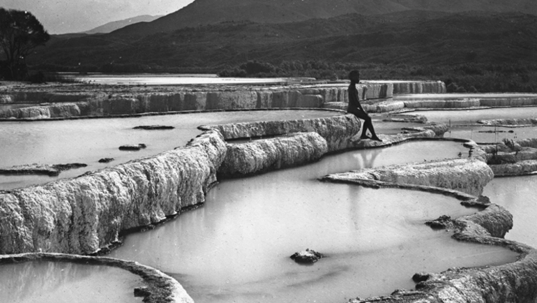 Image: The Hunt for the Pink and White Terraces