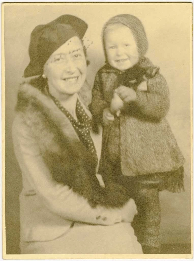 Mother and daughter, studio portrait 1936