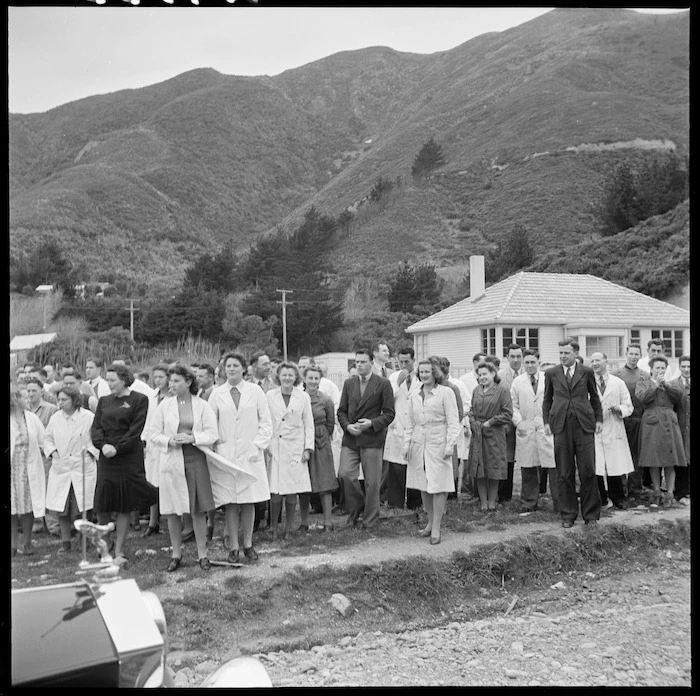 Dominion Physical Laboratory staff in Gracefield, Lower Hutt, waiting for Eleanor Roosevelt's arrival