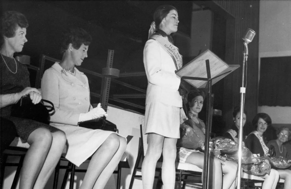 Eastern Districts Pastoral Queen giving her thank-you speech.