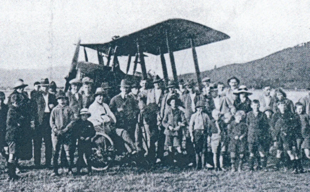 First plane to cross Cook Strait, Trentham, 1920