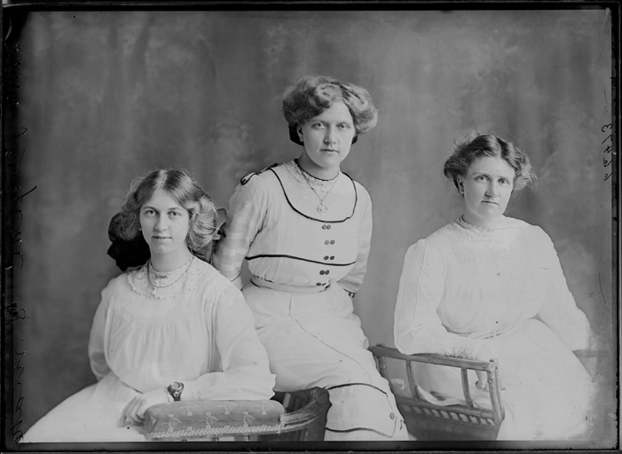 Pegler Group Portrait 1911 