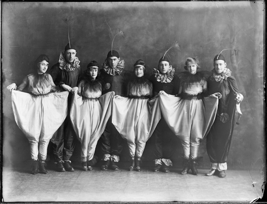 Group in theatrical costume? Record DigitalNZ