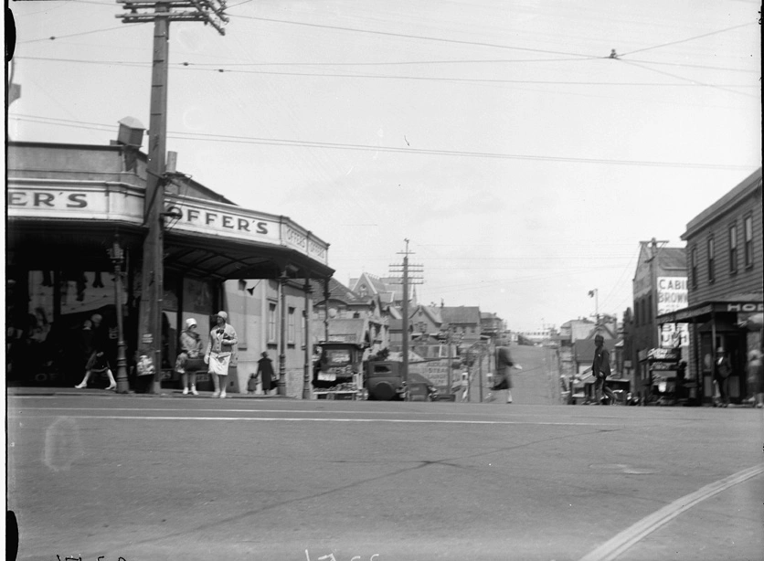 looking-south-from-karangahape-road-along-upper-queen-street-1928
