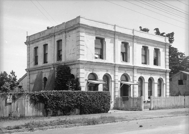 Old New Lynn Hotel, New Lynn, 1940 Record DigitalNZ