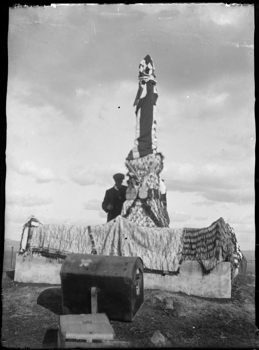 Hone Heke's monument at Kaikohe, April 1911 Record DigitalNZ
