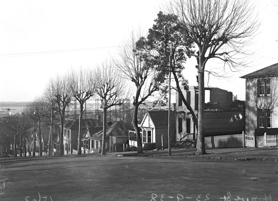 Showing buildings on the east side of Howe... Record DigitalNZ