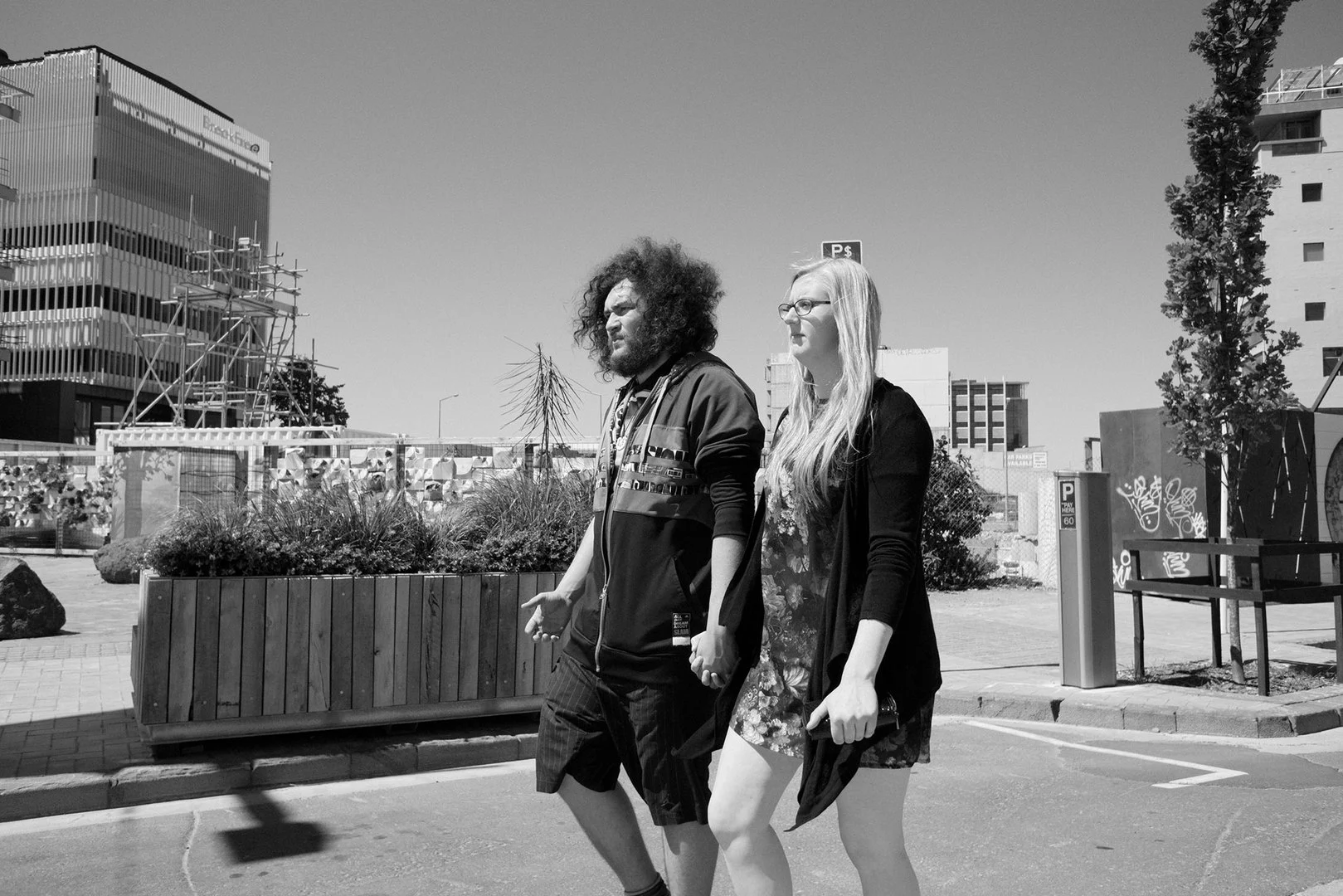 holding-hands-on-high-street-record-digitalnz