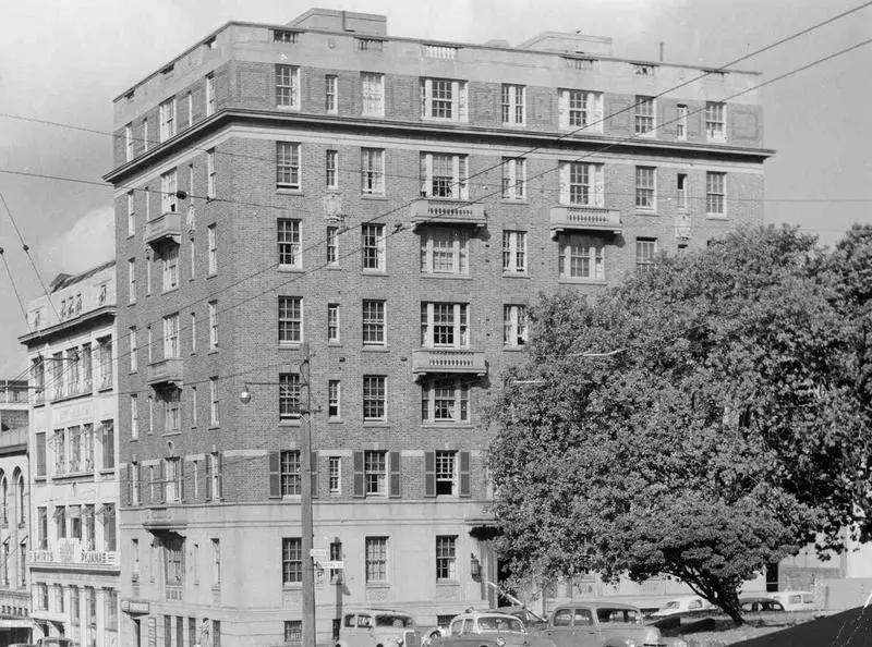 Fletcher Construction Co Ltd 1950 Hampton Court Flats, Wellesley St