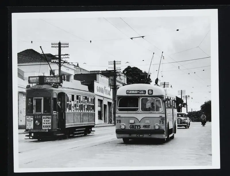 Tram 216 and trolley bus 75 on Symonds Street