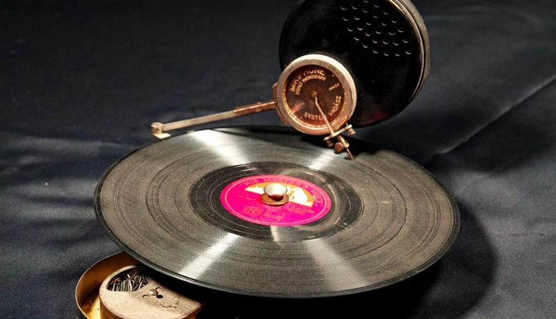 Mikiphone Pocket Gramophone