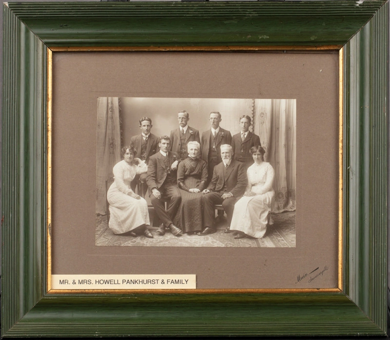 Framed photograph, Studio portrait of Howell and Margaret Pankhurst and ...