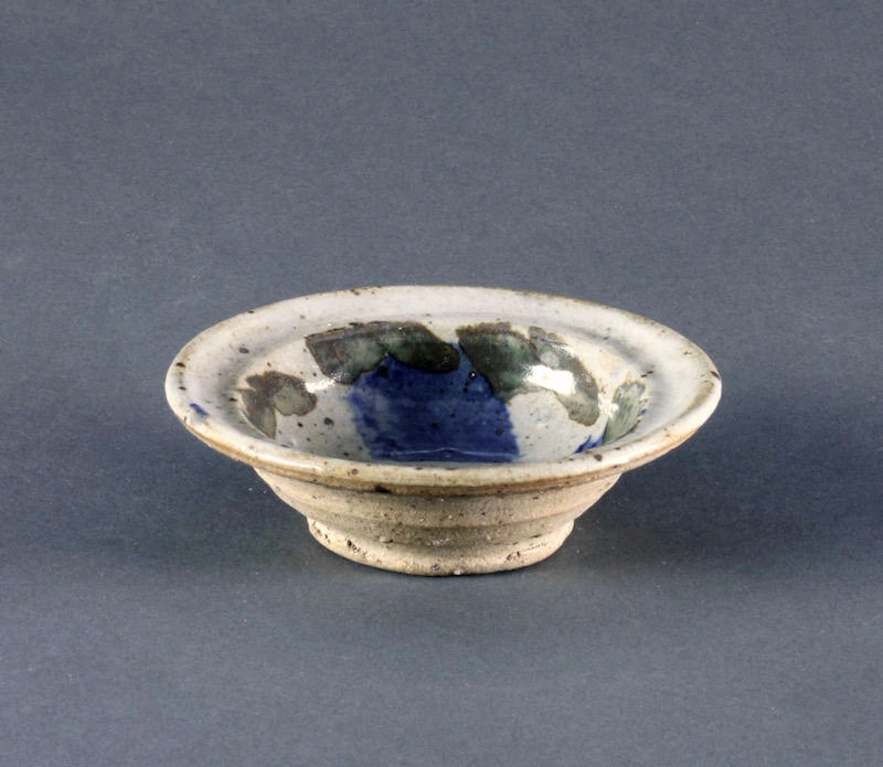 Shallow dish with flanged rim