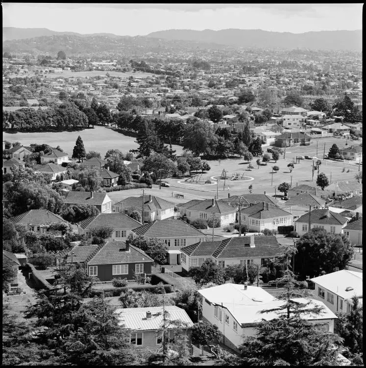 View from Mount Roskill, 1990 | Record | DigitalNZ