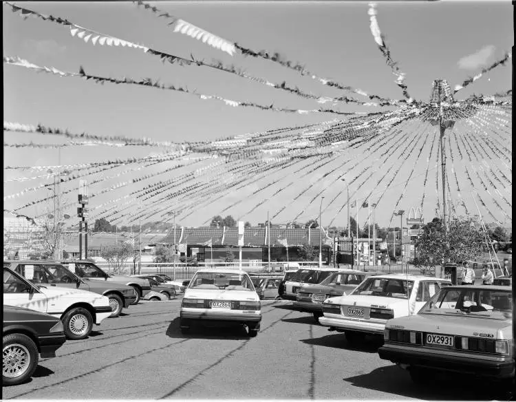 Car sales yard, EllersliePanmure Highway, Mount Wellington, 1990