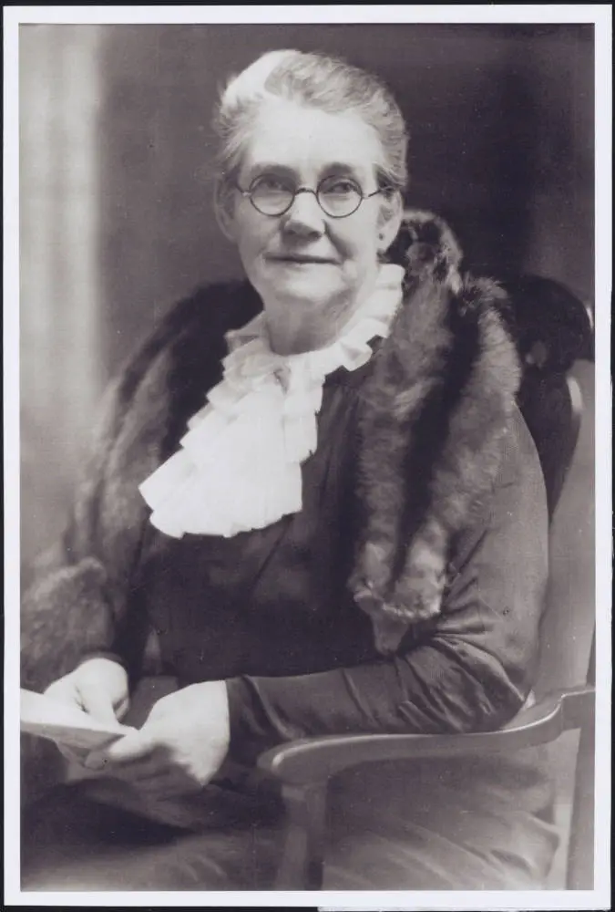 Elizabeth Mary Thompson, 1870-1956 | Record | DigitalNZ