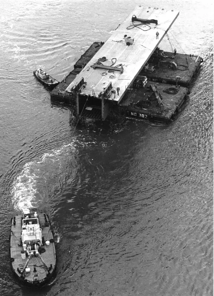 Floating out a box girder, 1968