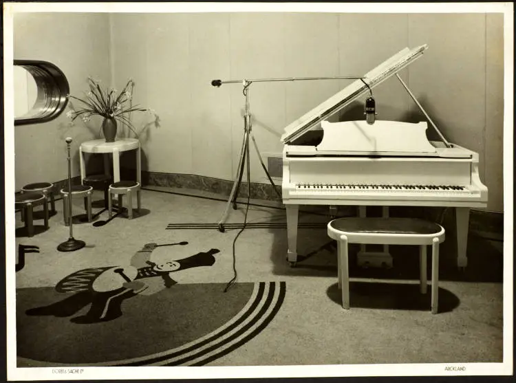 1ZB Recording Studio, Durham Street West, Auckland Central, 1941
