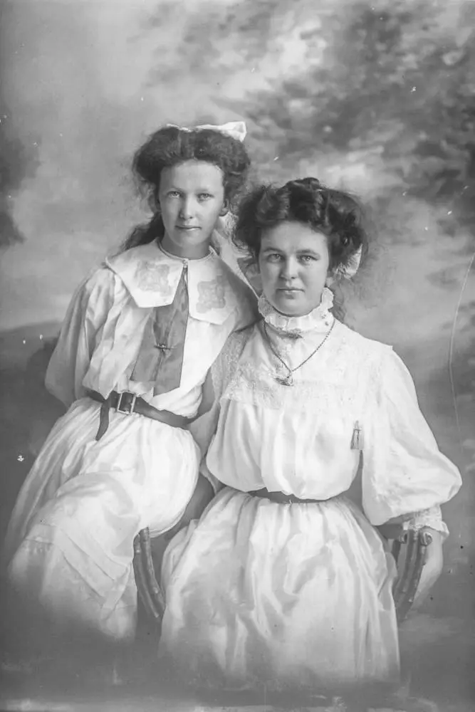 Misses Nankivell, 1910