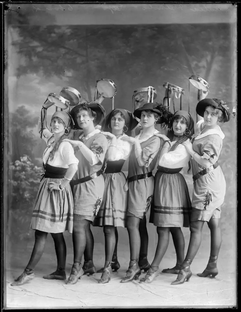 Women from the Italian Patriotic group