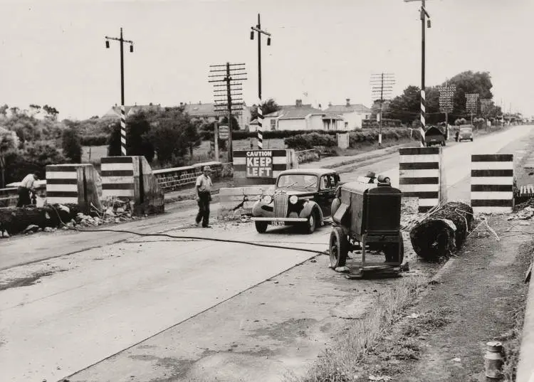 Tank traps, Ōtāhuhu, 1943
