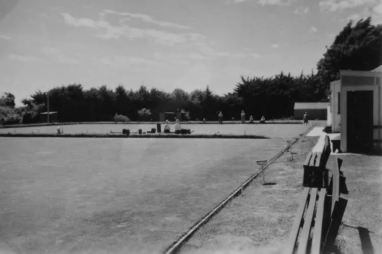 Bowling green, Waiuku, 1950s | Record | DigitalNZ