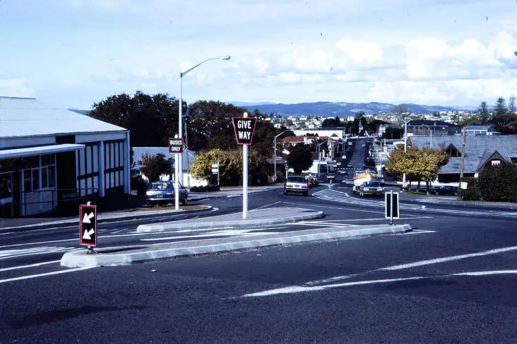 Picton Street, Howick, 1968 | Record | DigitalNZ