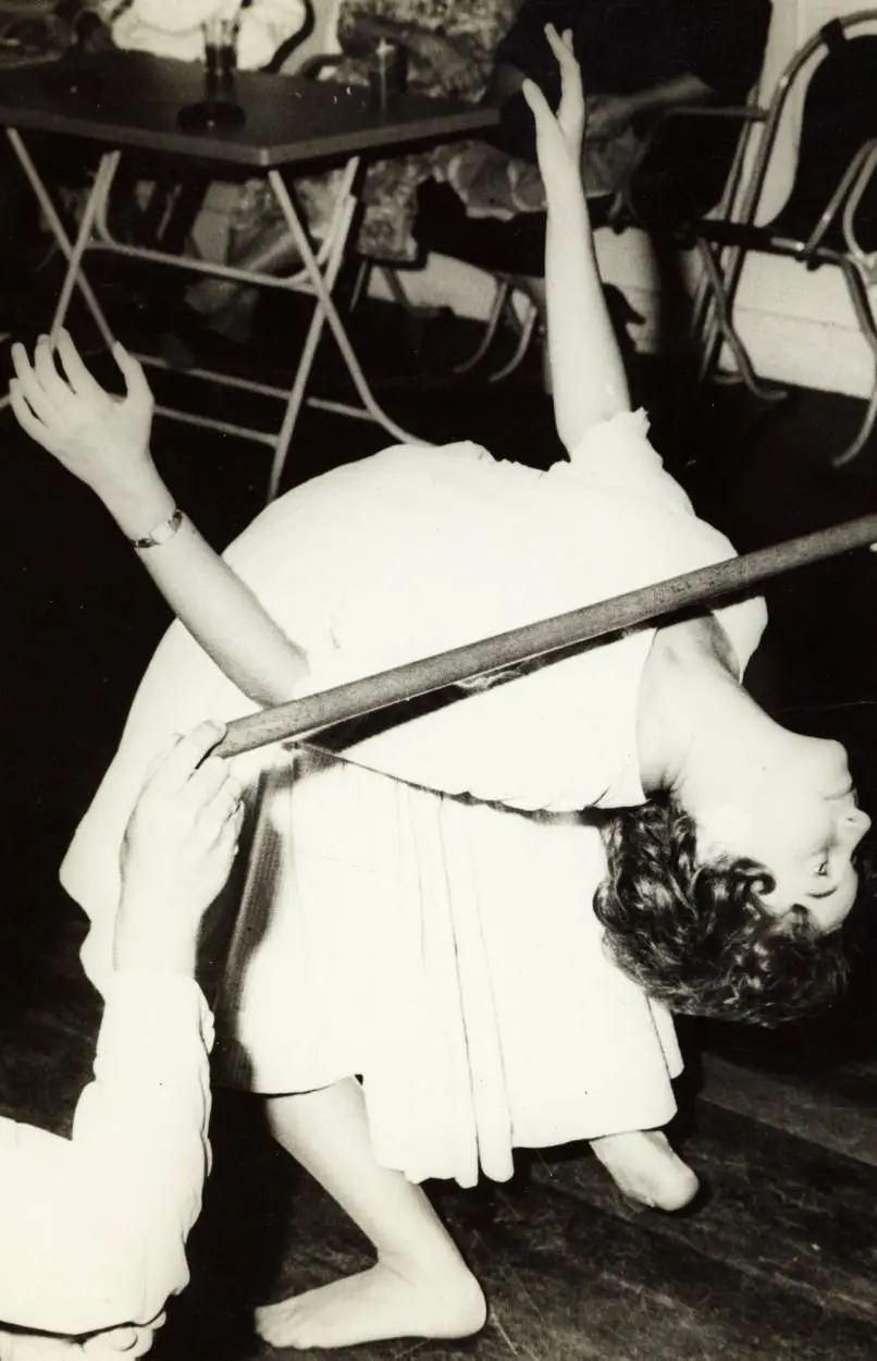 Limbo dancer, Ōtāhuhu, 1963 | Record | DigitalNZ