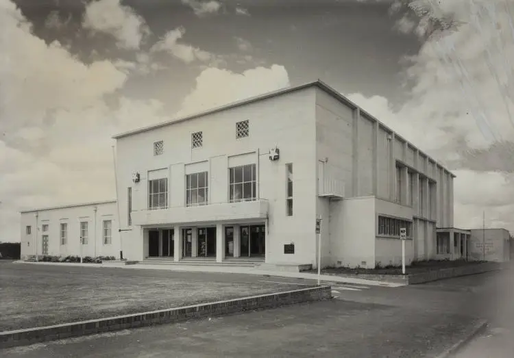 Town hall, Pukekohe, 1962 Record DigitalNZ