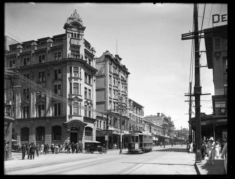 Queen Street, Auckland Central, 1921 | Record | DigitalNZ