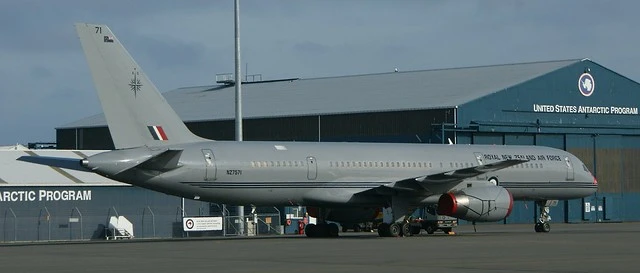 NZ7571 RNZAF Boeing 757 (1)