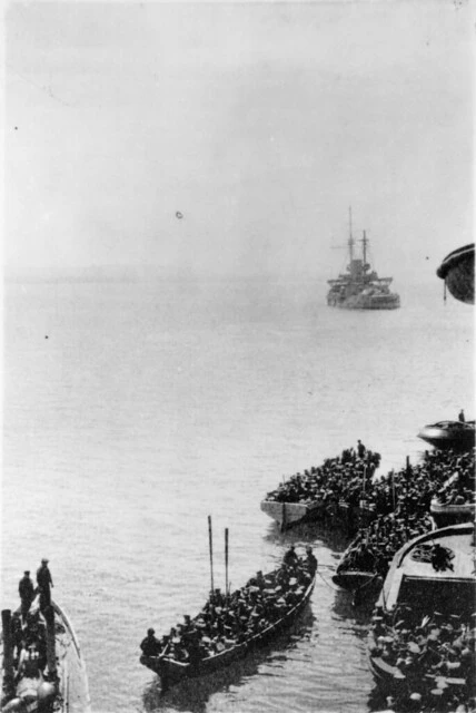 Auckland Battalion landing at Gallipoli, Turkey, during World War I, 25 April 1915