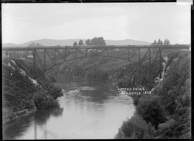 Victoria Bridge, Cambridge | Record | DigitalNZ