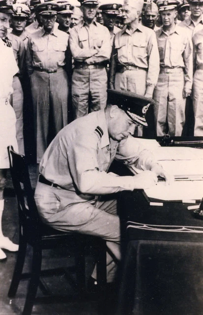 Leonard Monk Isitt signs Japanese Instrument of Surrender, 2 September 1945
