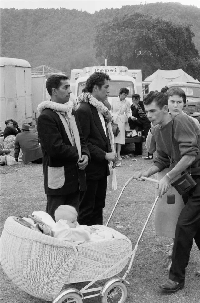 Crowd at Ngaruawahia Regatta Record DigitalNZ