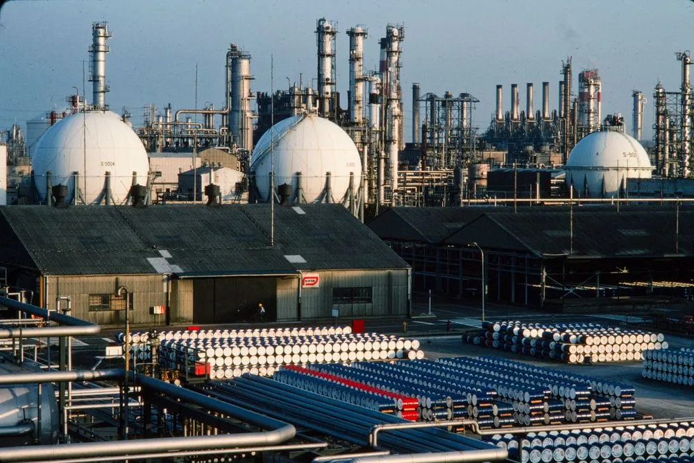 Japan Series: Kawasaki Refineries