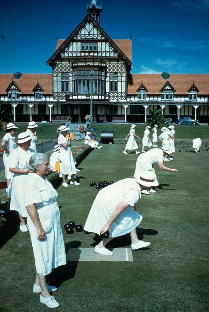 Lawn bowlers | Record | DigitalNZ