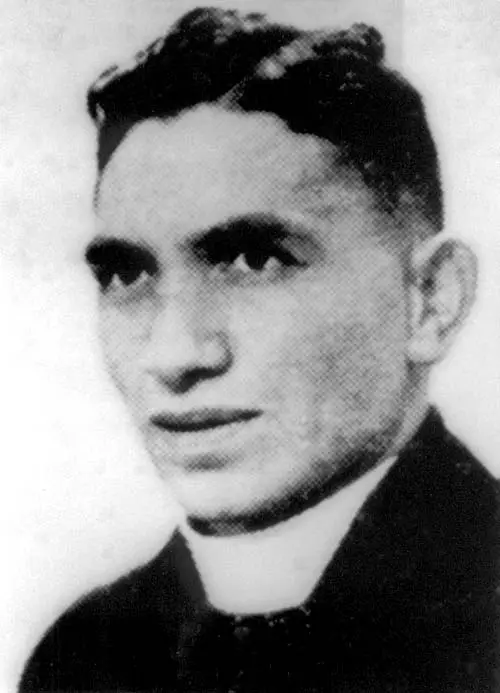 Wiremu Hākopa Toa Te Āwhitu as a young man | Record | DigitalNZ