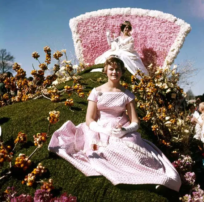 Hastings Blossom Festival queen and princess, 1962