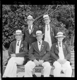 Unidentified group of bowlers at Khandallah Bowling Club, Wellington