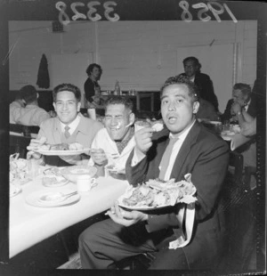 Unidentified Cook Islanders at a dinner, location unknown