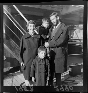 Unidentified family on the ship Rangitata, on its arrival in Wellington