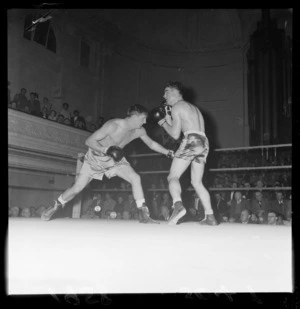 Billy Beazley versus Jack Walsh boxing match, Wellington Town Hall