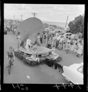 Float, Waikanae, oyster shell with maidens, procession, Paraparaumu Carnival, Wellington