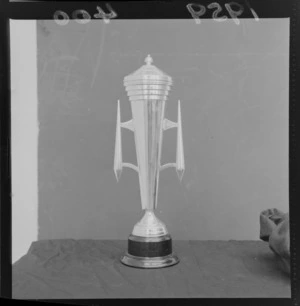 Cup awarded to the winning university women's swimming team in New Zealand or Australia