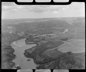 Rural Beaumont, Otago, including Clutha River in the foreground