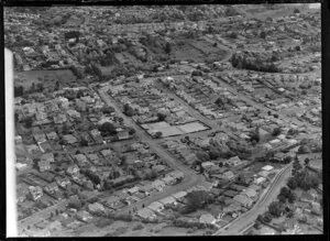 Remuera, Auckland City, close-up showing residential housing with Upland Road foreground, Rawhiti Bowling Club, Rangitoto Avenue and Orakei Road, view west to Waiata Reserve beyond