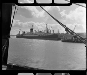 Auckland waterfront, showing the ship [Cuevic?]