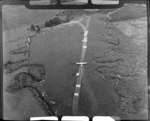 De Havilland Beaver aeroplane landing at Raetihi, Ruapehu district