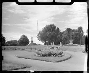 Albert Park, Auckland, with statues of Sir George Grey and Queen Victoria in the background